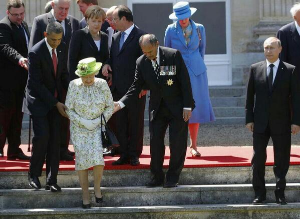 Obama helps Queen, Putin is sidelined