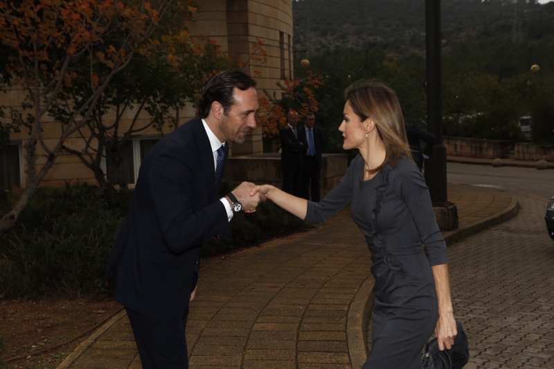 Letizia-arriving-at-National-Conference-on-Volunteering-with-Jose-Ramon-Bauza.jpg