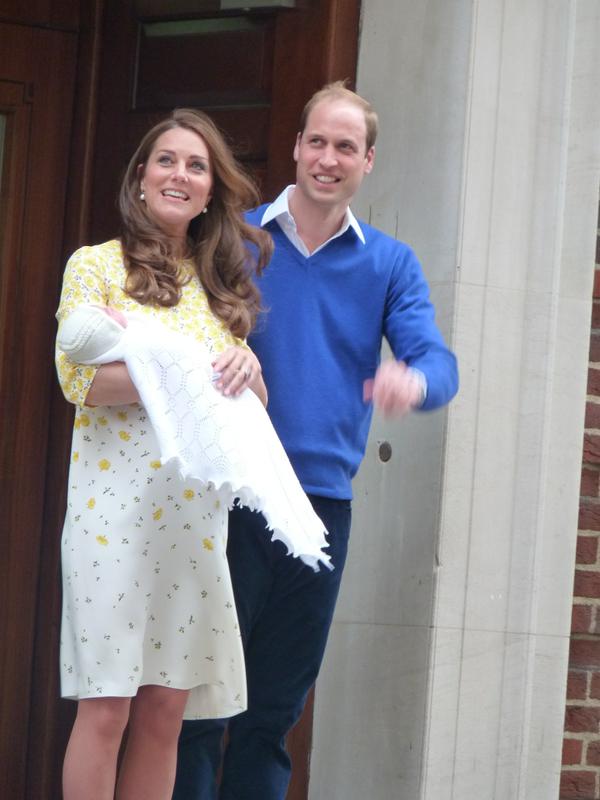 Kate and William present Princess Cambridge 1