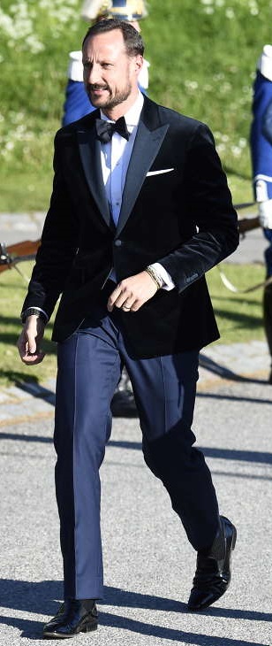 Crown Prince Haakon arrives at pre-wedding dinner s