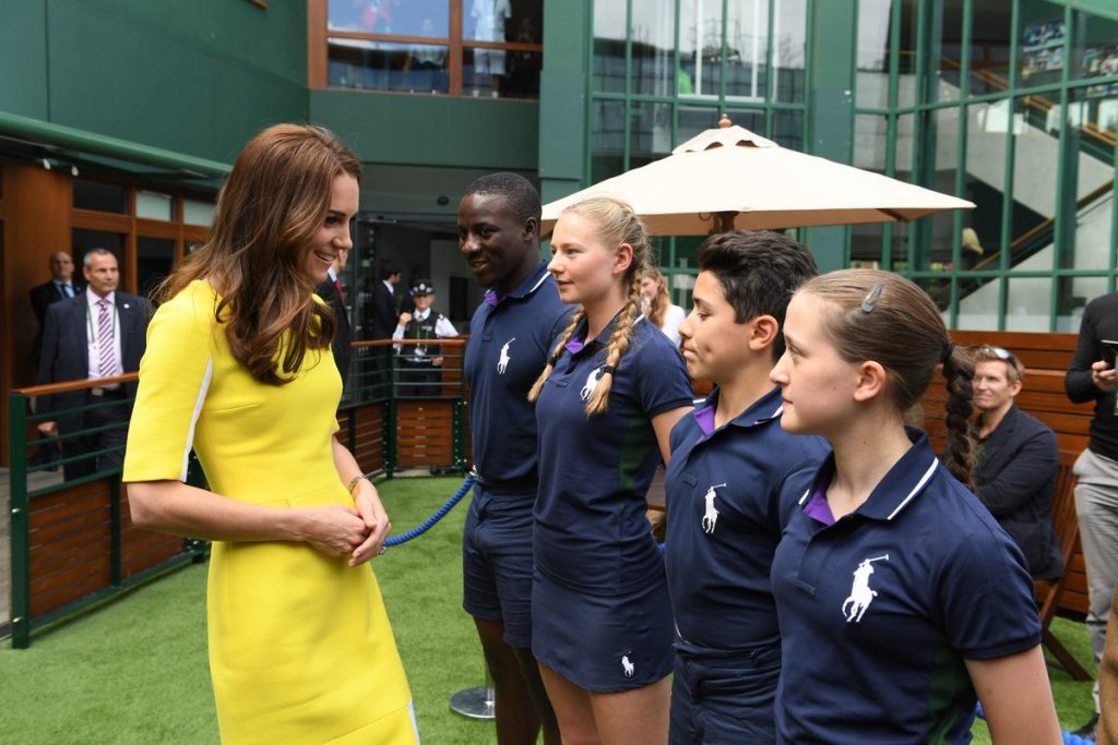 Kate meets ball people at Wimbledon 2016