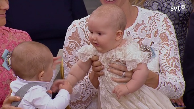 prince-oscar-and-prince-alexander-during-christening-2-s