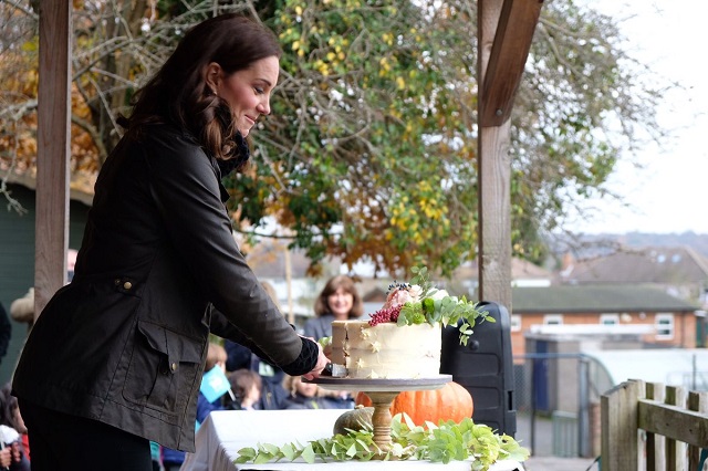 Kate cuts cake at primary school s