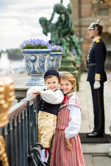New photos of Princess Estelle & Prince Oscar Sweden National Day – Middleton Review
